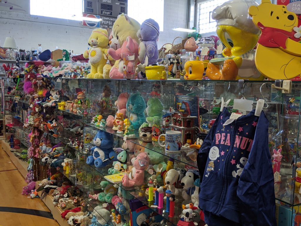 Route 66 Road Trip: Pink Elephant Antique Mall in Livingston, IL